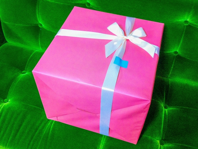 大きい箱のラッピング方法 資材が足りない場合でもおしゃれに出来る