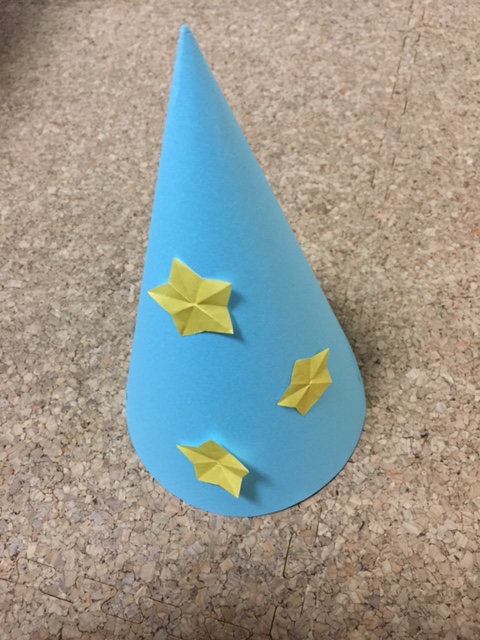 三角帽子の作り方 画用紙で 飾り付けのアイディアもご紹介