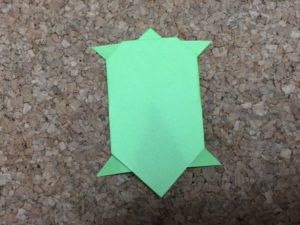 折り紙で亀の折り方 簡単 立体のものを箸置きにしてもかわいい