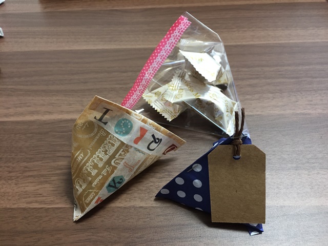 折り紙でラッピング 三角 テトラ型を100均の資材でも お菓子包装