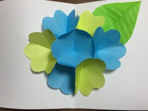 飛び出すカードの作り方 花の簡単な手作り方法 かわいい