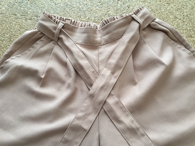リボン結びの服のキレイな結び方 簡単 スカートやズボンドレスエプロンにも