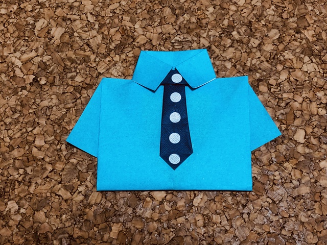 折り紙の手紙シャツの形に折る方法 ネクタイもつけて可愛く